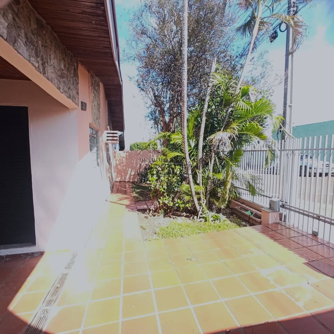 Casa, de 3 quartos para alugar no Centro - Sertanópolis/PR - Foto 2