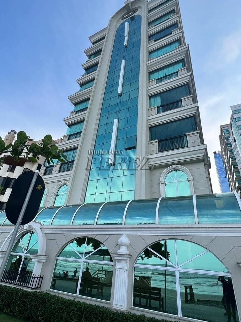 Apartamento de Alto Padrão à Venda - Frente Mar em Meia Praia, Itapema/SC na rua 241 - Foto 0