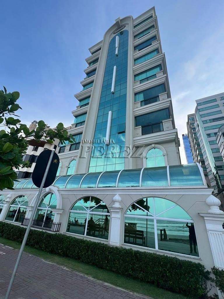 Apartamento de Alto Padrão à Venda - Frente Mar em Meia Praia, Itapema/SC na rua 241 - Foto 1