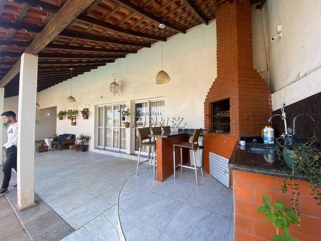 Casa, de 5 quartos, 270 m² para alugar no Coroados - Londrina/PR - Foto 3