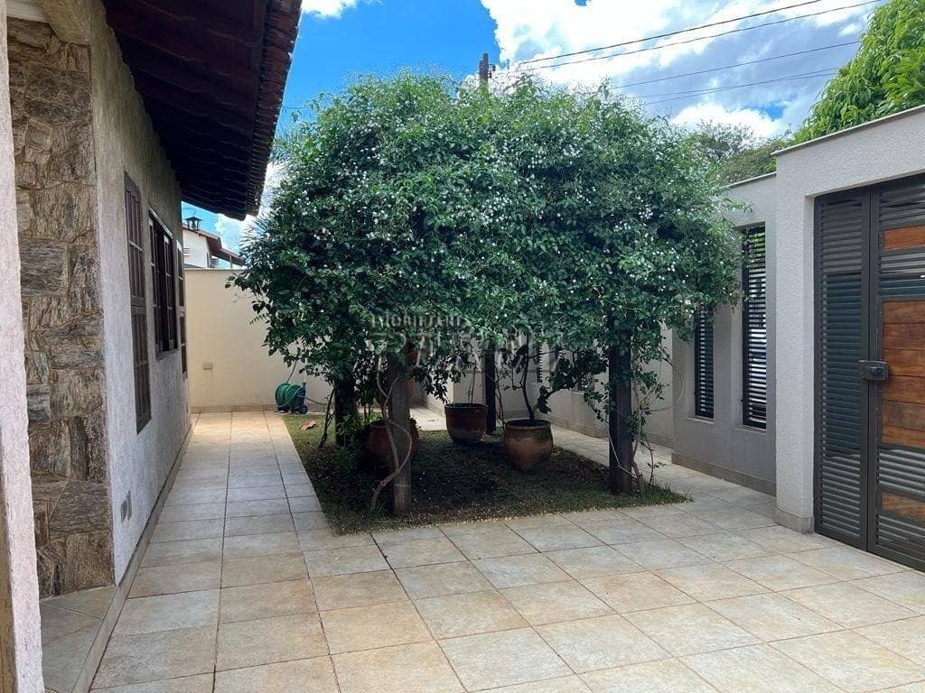 Sobrado, de 3 quartos, 300 m² à venda no Santa Mônica - Londrina/PR - Foto 2