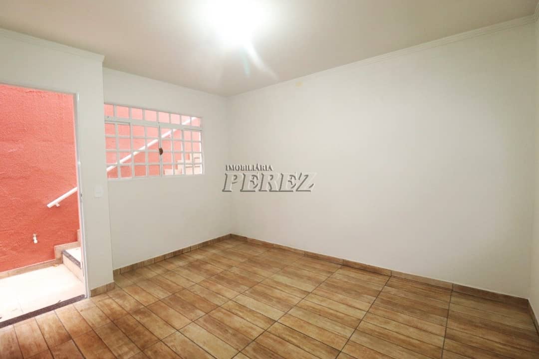 Casa, de 3 quartos, 96 m² para alugar no Bancários - Londrina/PR - Foto 3