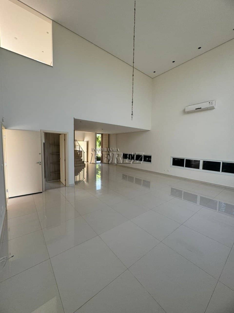 Venda de Sobrado no Condomínio Sun Lake Residence - Exclusividade, conforto e segurança em um dos condomínios mais desejados de Londrina! - Foto 2