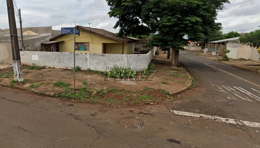 Venda de casa no Bairro Luiz de Sá - Casa de esquina com excelente terreno na Zona Norte de Londrina! - Foto 0