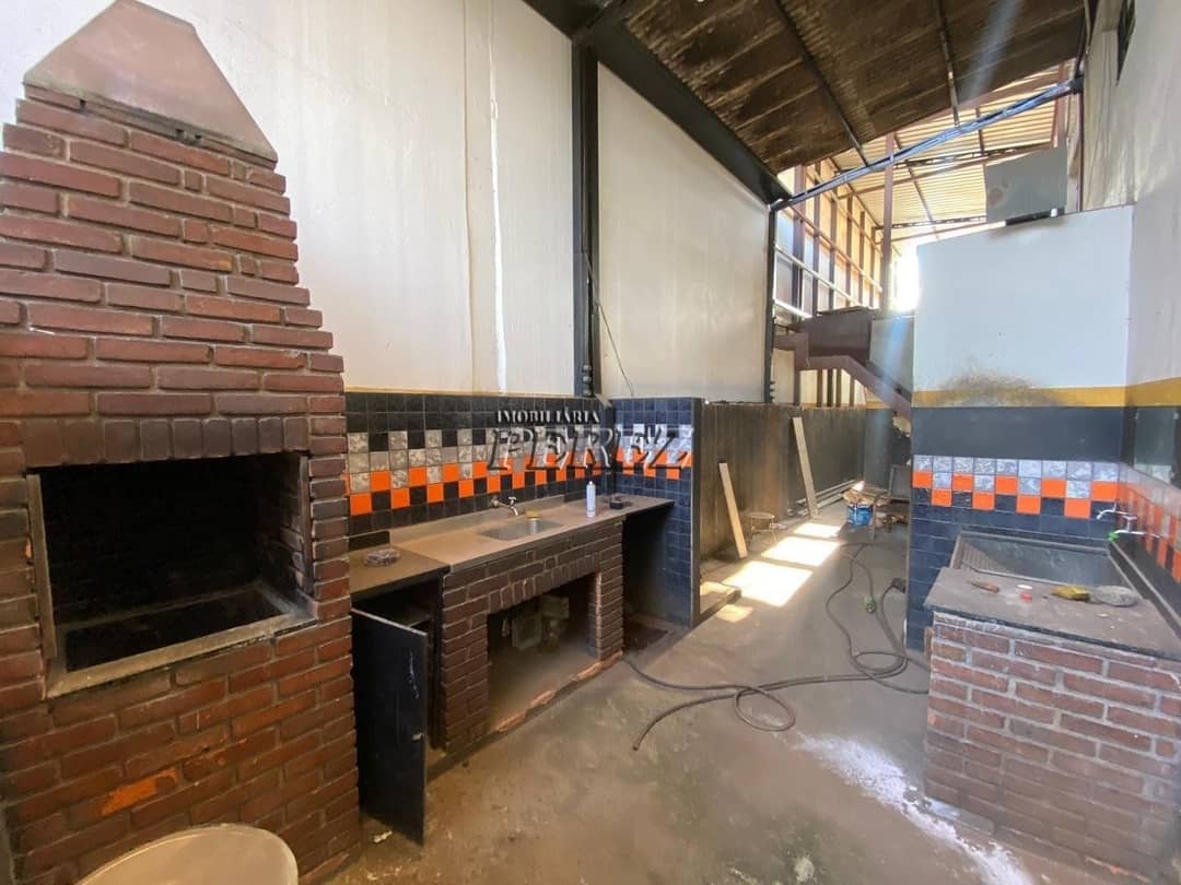 Galpão Comercial a venda com 427m² - Estrutura completa para negócios em Londrina! - Foto 2