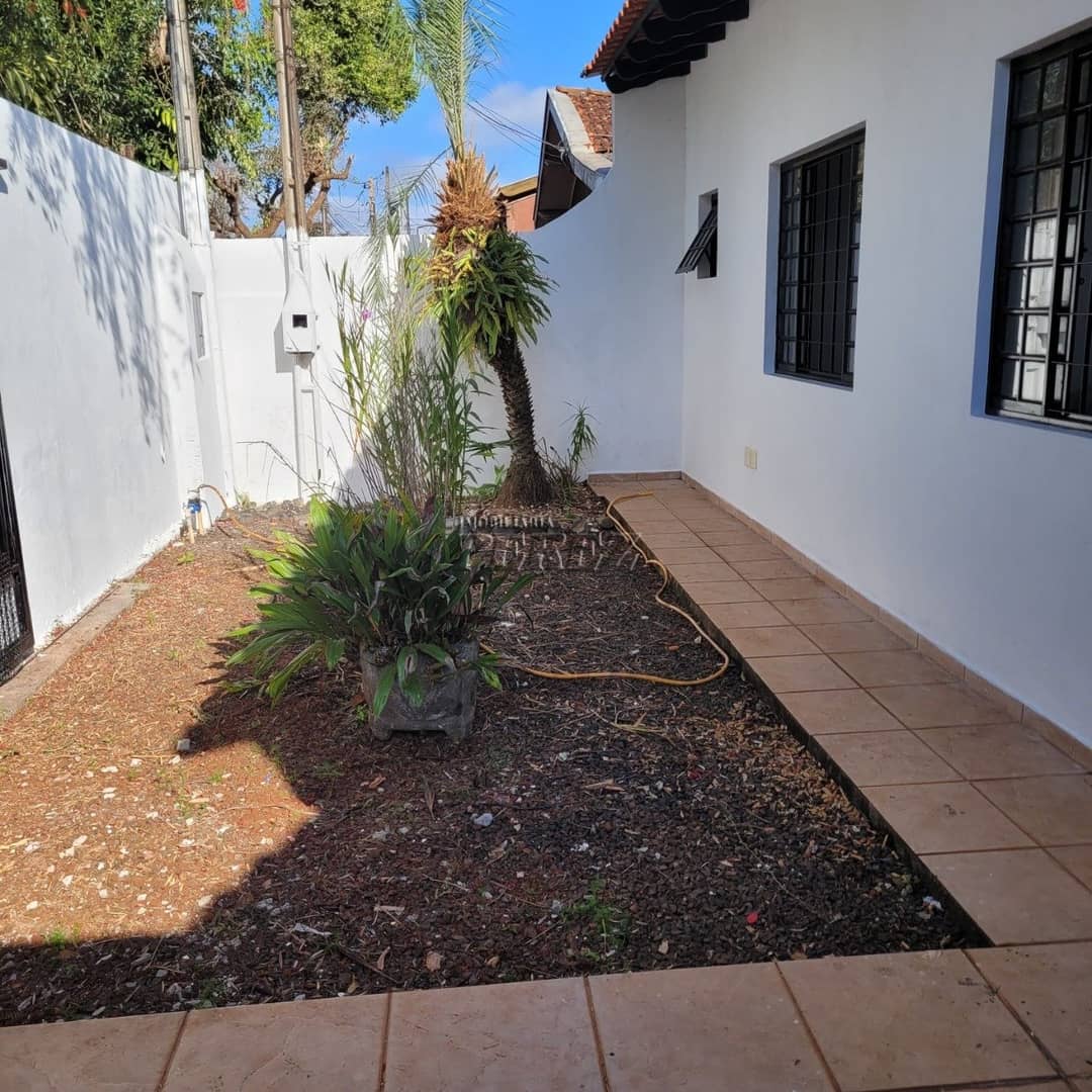 Casa à venda. Térrea com Quintal e 2 Dormitórios - Localização Privilegiada em Londrina! - Foto 1
