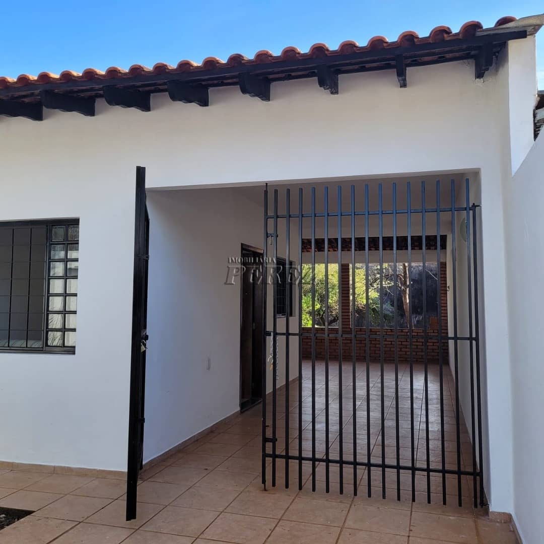 Casa à venda. Térrea com Quintal e 2 Dormitórios - Localização Privilegiada em Londrina! - Foto 2
