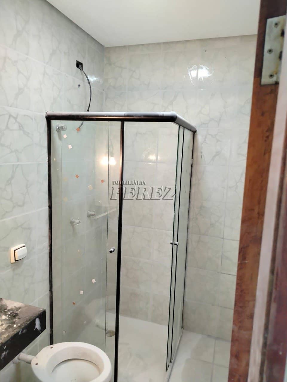 Casa para locação com suíte, jardim de inverno e 2 vagas de garagem! - Foto 2