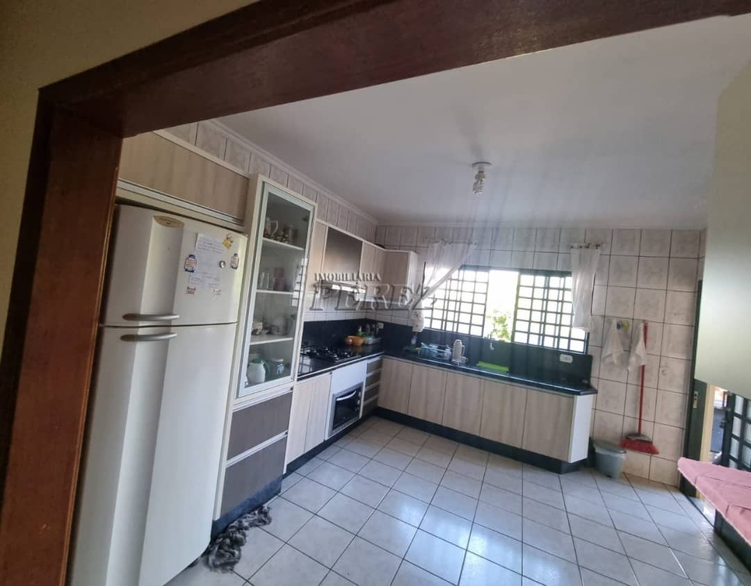 Casa à venda. Ampla na Região Central de Londrina - Espaço, Conforto e Localização Privilegiada! - Foto 4