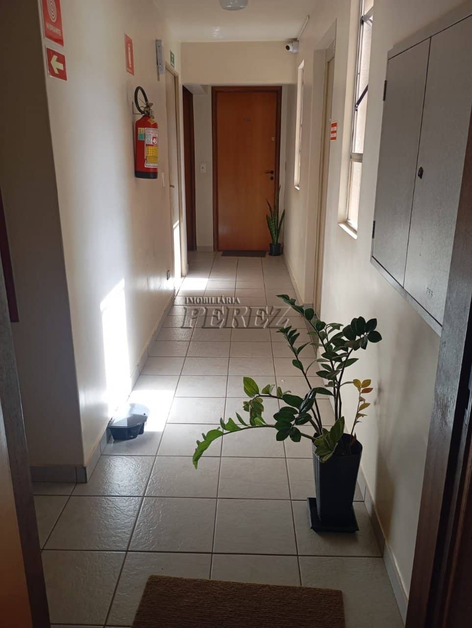 Apartamento para alugar na Rua Jorge Velho, na região central de Londrina - Foto 2