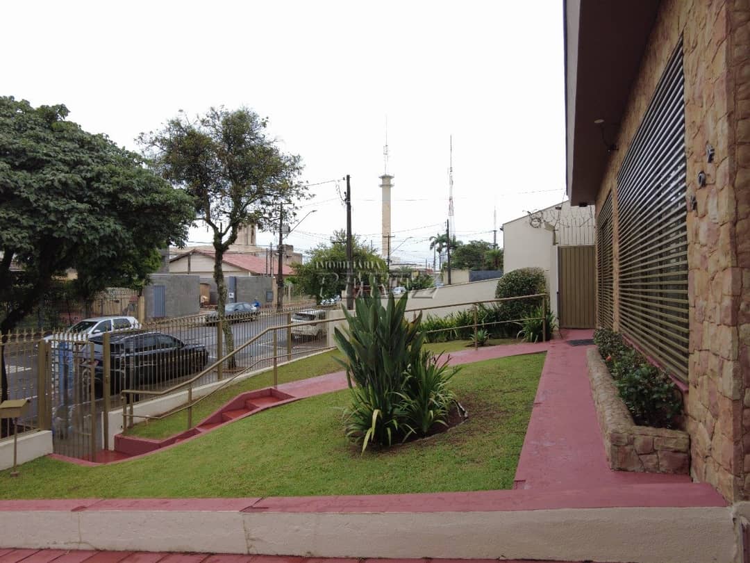 Casa comercial à venda e locação no Jardim Shangri-lá A, Rua Castro Alves - Região oeste de Londrina - Foto 1
