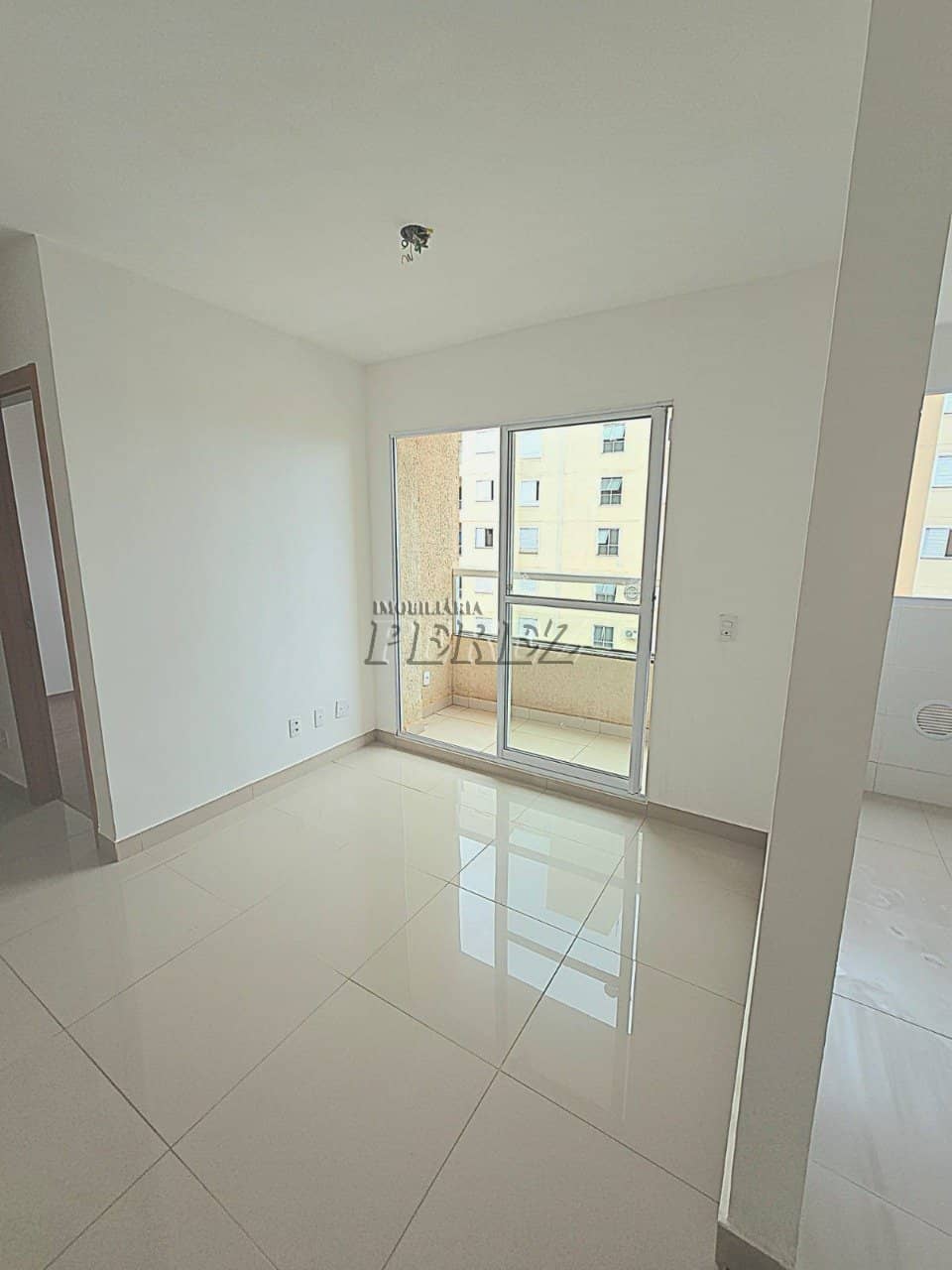 Apartamento à venda no Condomínio Laguna Málaga na região leste de Londrina - Foto 2