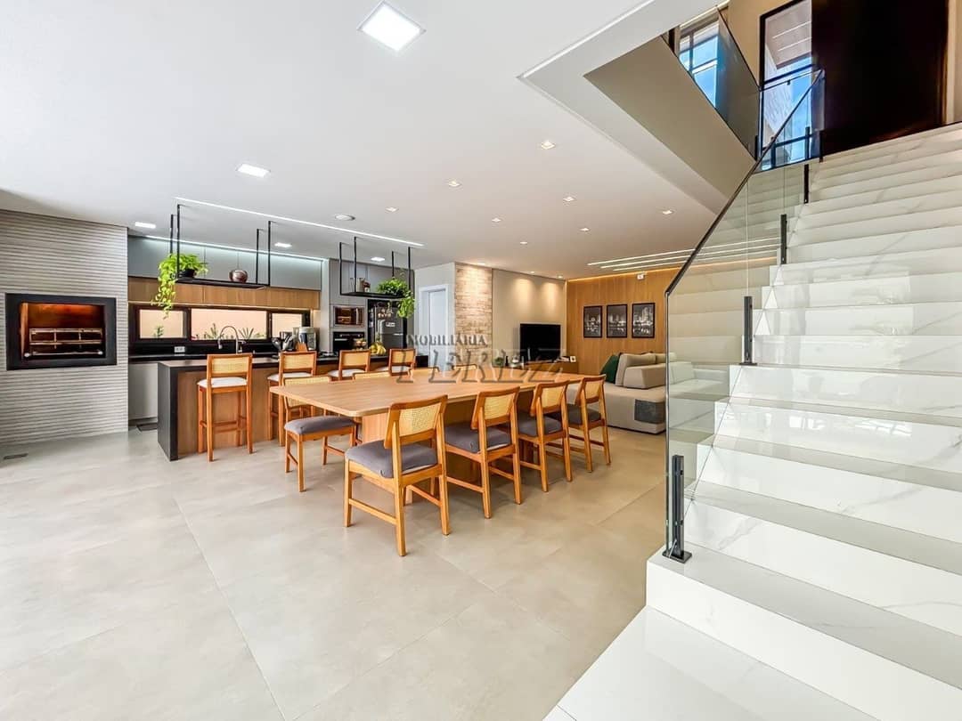 Sobrado à venda na região sul de Londrina - Pronto para morar - Foto 1