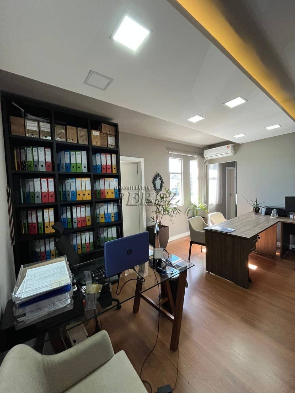 Sala comercial à venda no Edifício Ângelo Meranca na região central de Londrina - Foto 0