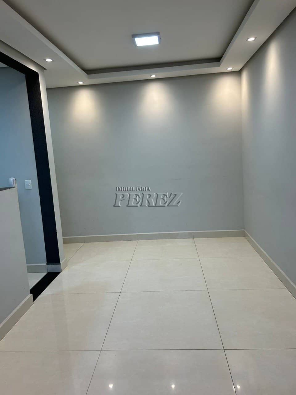 Apartamento à venda no Condomínio Spazio Lyon na região norte de Londrina - Foto 0