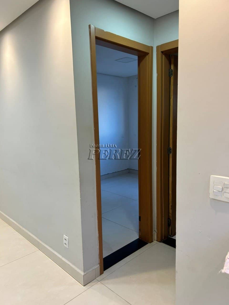 Apartamento à venda no Condomínio Spazio Lyon na região norte de Londrina - Foto 4