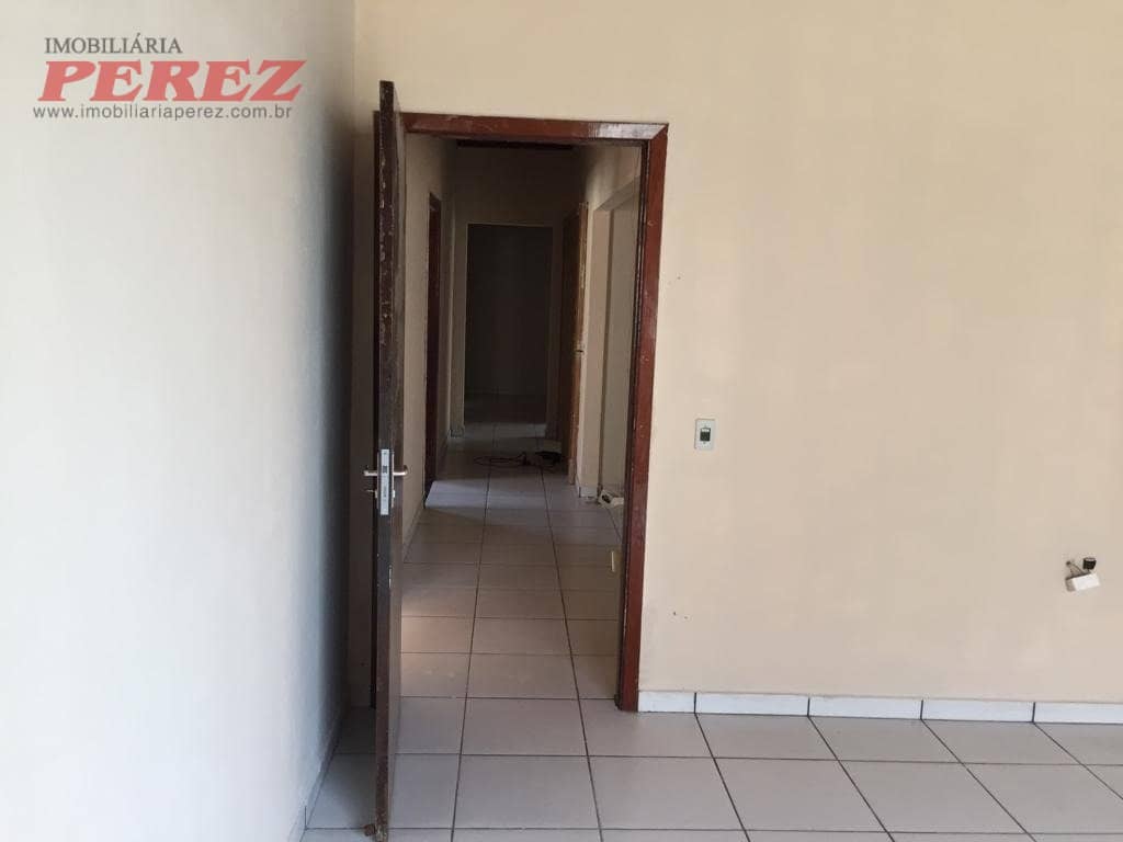 Casa comercial, de 3 quartos, 187.95 m² à venda no Bancarios - Londrina/PR - Foto 4