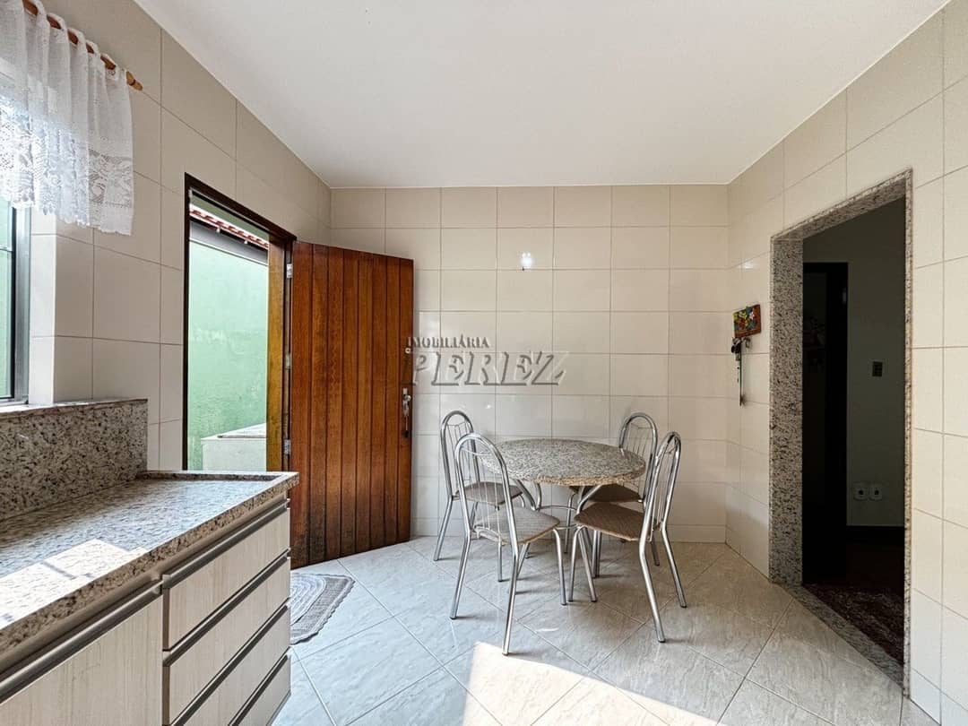Casa, de 3 quartos, 172 m² à venda no Vila Fujita - Londrina/PR - Foto 4