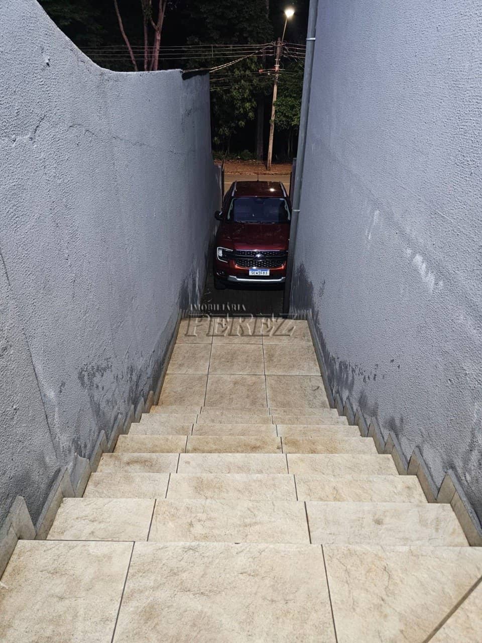 Casa, de 7 quartos, 198.45 m² para alugar no Champagnat - Londrina/PR - Foto 4