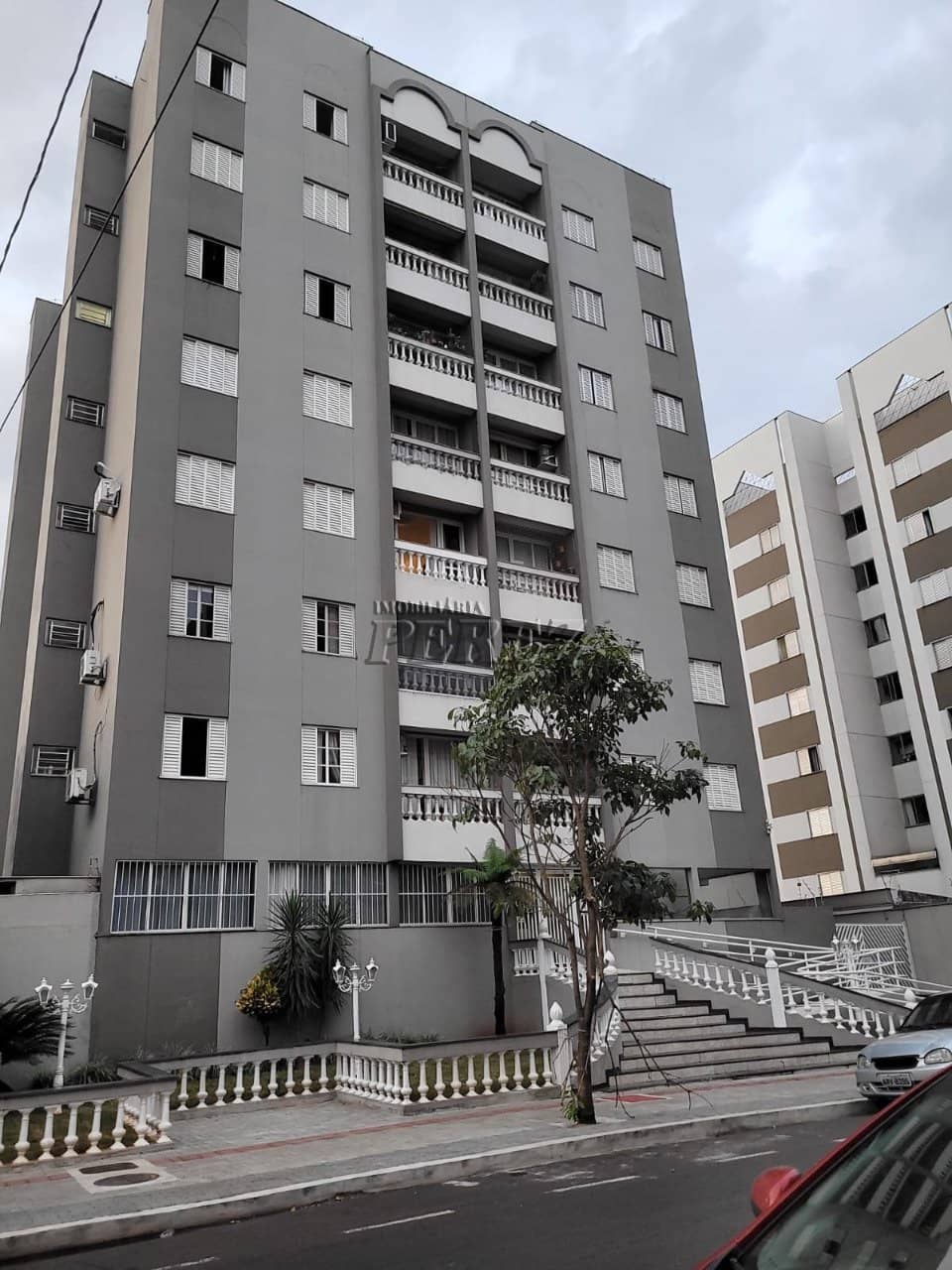 Apartamento para venda e locação no Edifício Tom Jobim na região Central de Londrina - Foto 0