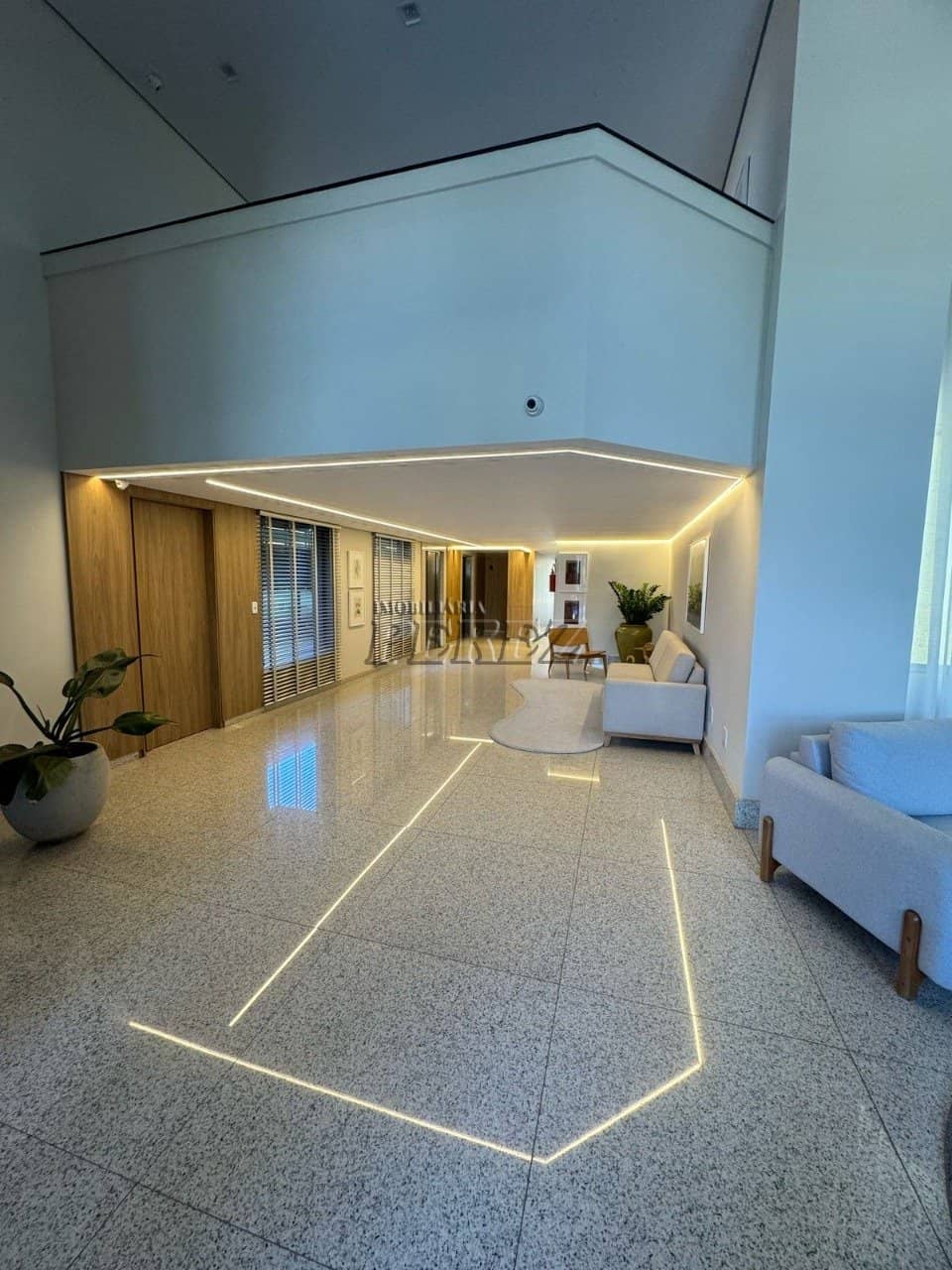 Apartamento no Edifício Residencial Rio De Janeiro, de 3 quartos, 183 m² à venda no Centro - Londrina/PR - Foto 2