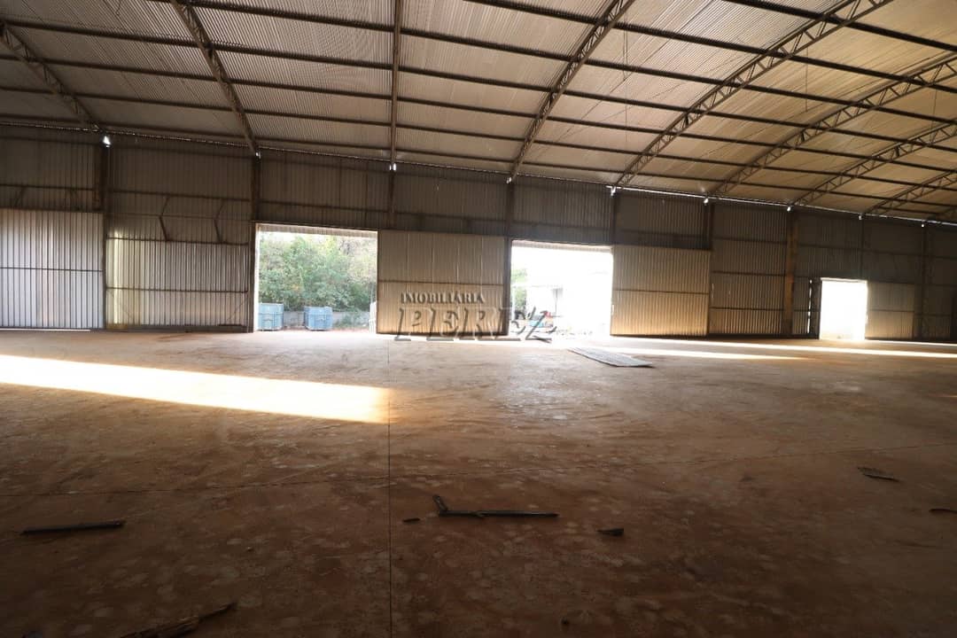 Barracão com docas para alugar na região central de Londrina - Foto 1