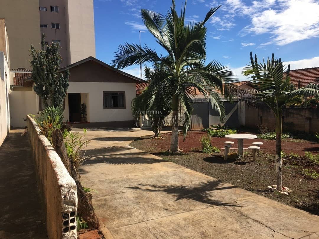 Casa a venda no Centro de Cambé na rua Espanha - Foto 0
