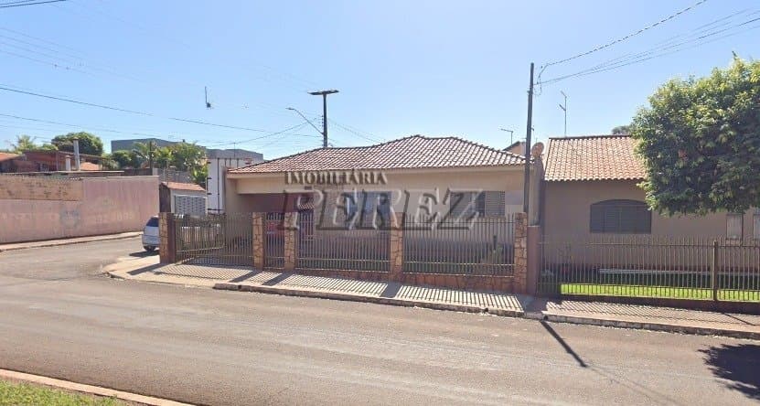 Casa, de 3 quartos para alugar no Centro - Sertanópolis/PR - Foto 1