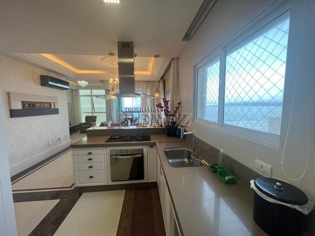 Apartamento de Alto Padrão à Venda - Frente Mar em Meia Praia, Itapema/SC na rua 241 - Foto 14