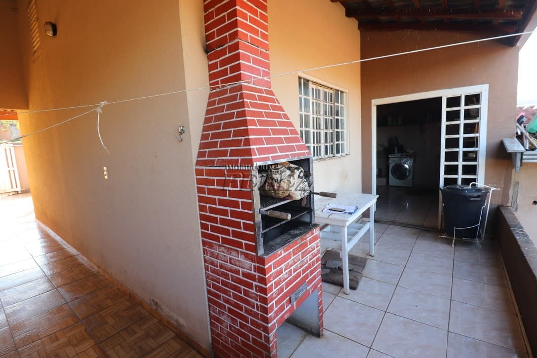 Casa, de 5 quartos, 180 m² para alugar no Jardim Planalto - Londrina/PR - Foto 14