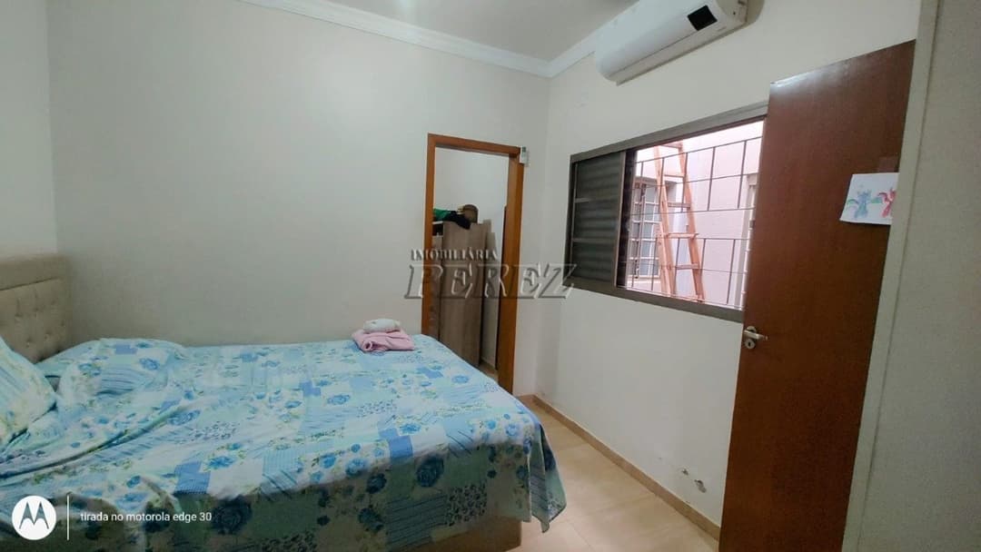 Casa Ampla à Venda com 3 Quartos, Suíte, Garagem para 5 Carros e Área Externa com Dependência - Foto 12