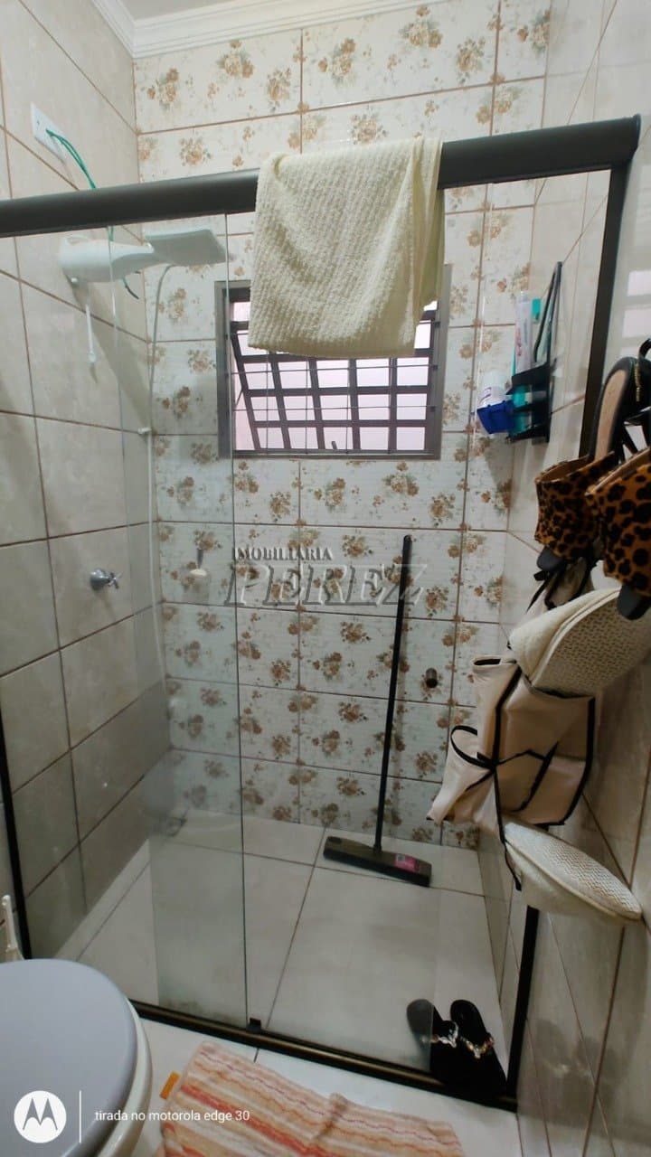 Casa Ampla à Venda com 3 Quartos, Suíte, Garagem para 5 Carros e Área Externa com Dependência - Foto 23