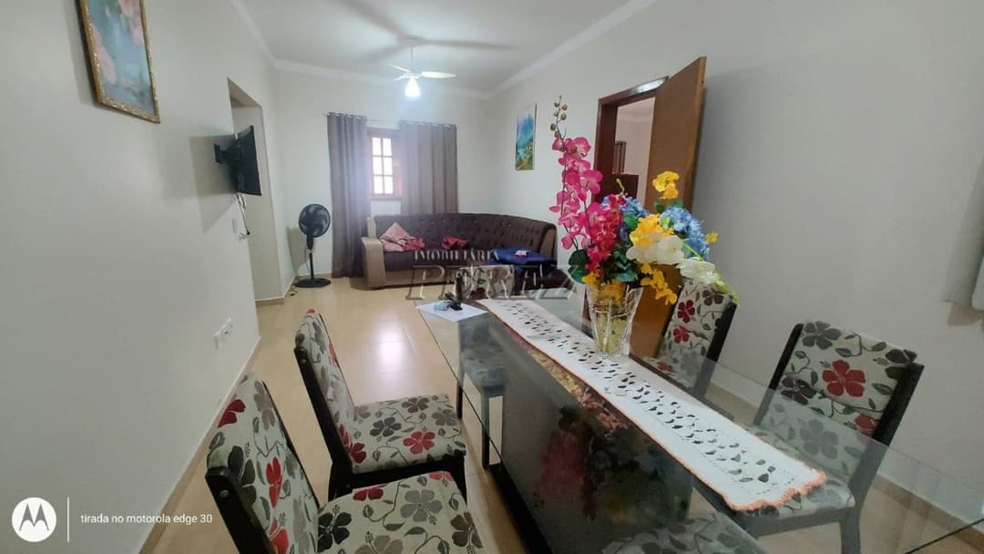 Casa Ampla à Venda com 3 Quartos, Suíte, Garagem para 5 Carros e Área Externa com Dependência - Foto 6