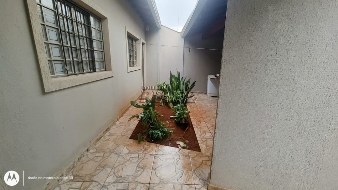 Casa Ampla à Venda com 3 Quartos, Suíte, Garagem para 5 Carros e Área Externa com Dependência - Foto 28