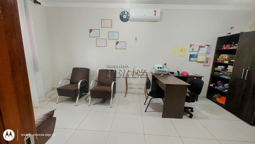 Casa Ampla à Venda com 3 Quartos, Suíte, Garagem para 5 Carros e Área Externa com Dependência - Foto 7