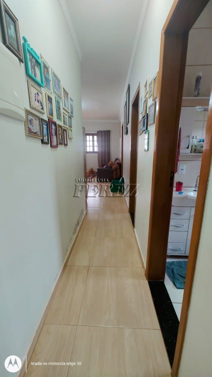 Casa Ampla à Venda com 3 Quartos, Suíte, Garagem para 5 Carros e Área Externa com Dependência - Foto 10