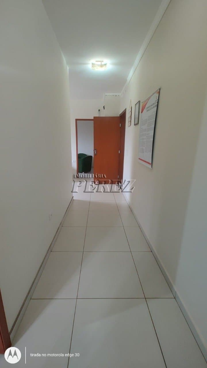 Casa Ampla à Venda com 3 Quartos, Suíte, Garagem para 5 Carros e Área Externa com Dependência - Foto 9
