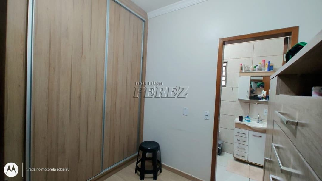 Casa Ampla à Venda com 3 Quartos, Suíte, Garagem para 5 Carros e Área Externa com Dependência - Foto 17