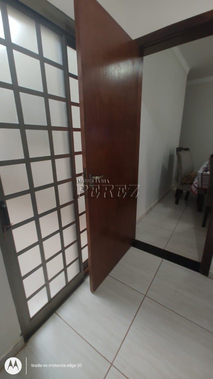 Casa Ampla à Venda com 3 Quartos, Suíte, Garagem para 5 Carros e Área Externa com Dependência - Foto 11