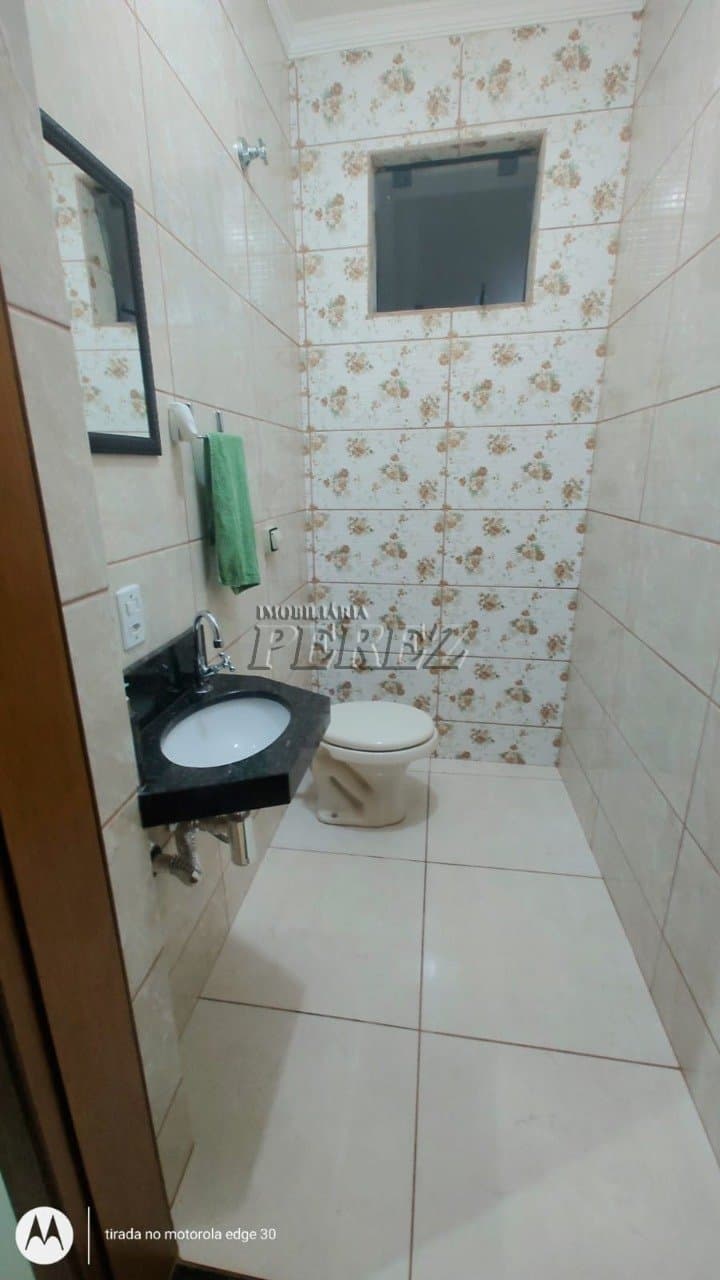 Casa Ampla à Venda com 3 Quartos, Suíte, Garagem para 5 Carros e Área Externa com Dependência - Foto 25