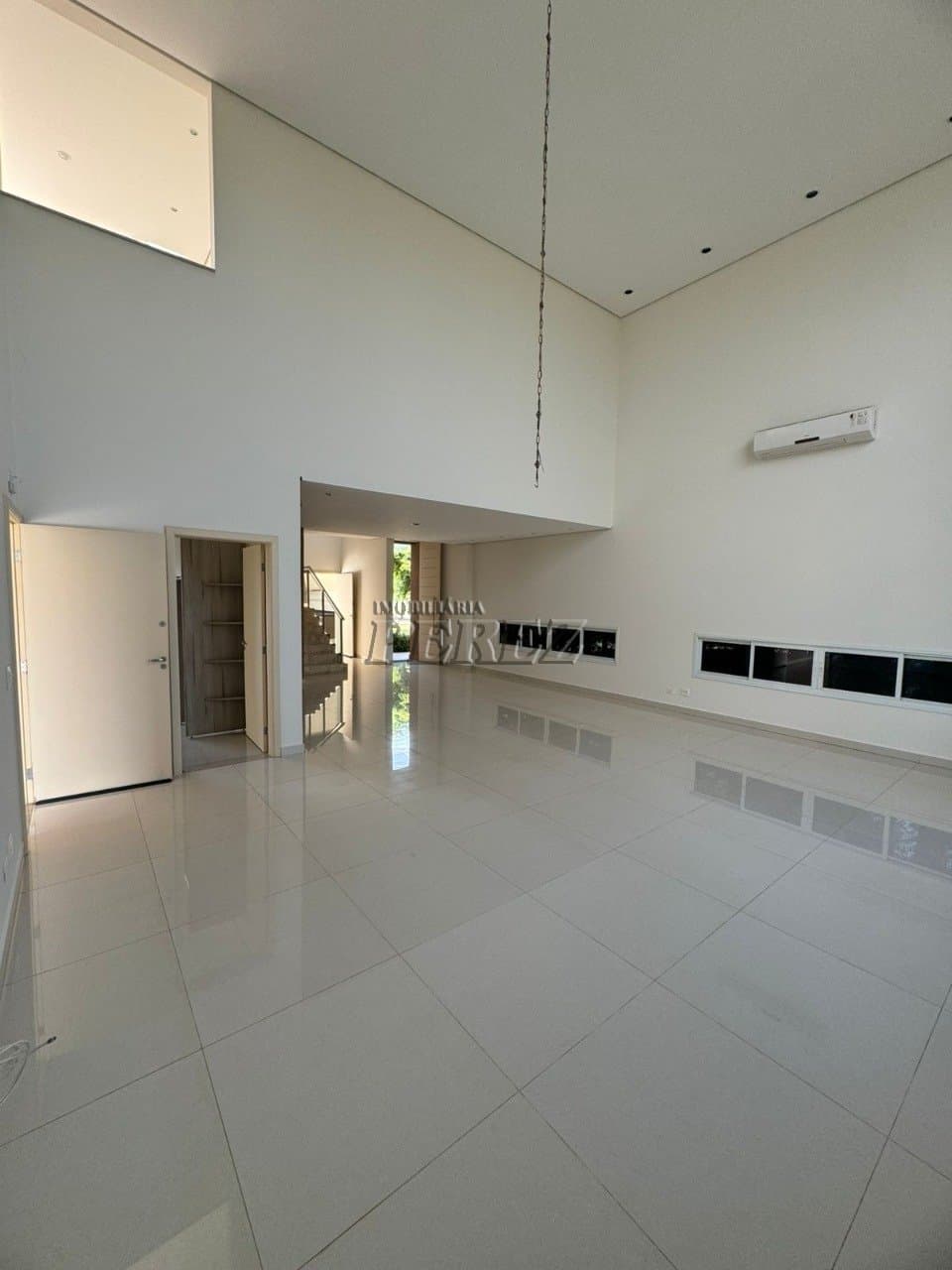Venda de Sobrado no Condomínio Sun Lake Residence - Exclusividade, conforto e segurança em um dos condomínios mais desejados de Londrina! - Foto 2