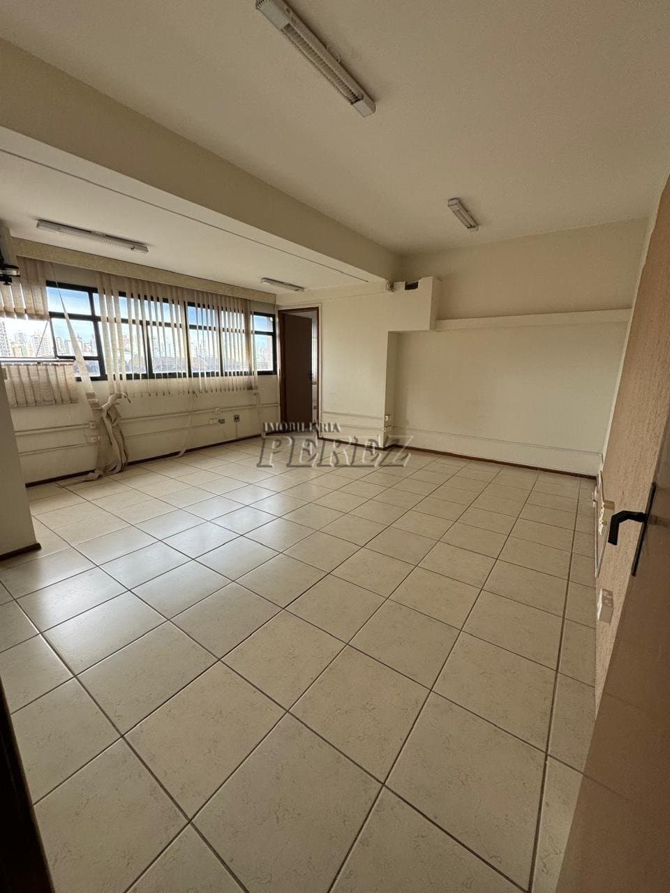 Salas no Edifício Batistella, 213 m² para alugar no Vitória - Londrina/PR - Foto 13