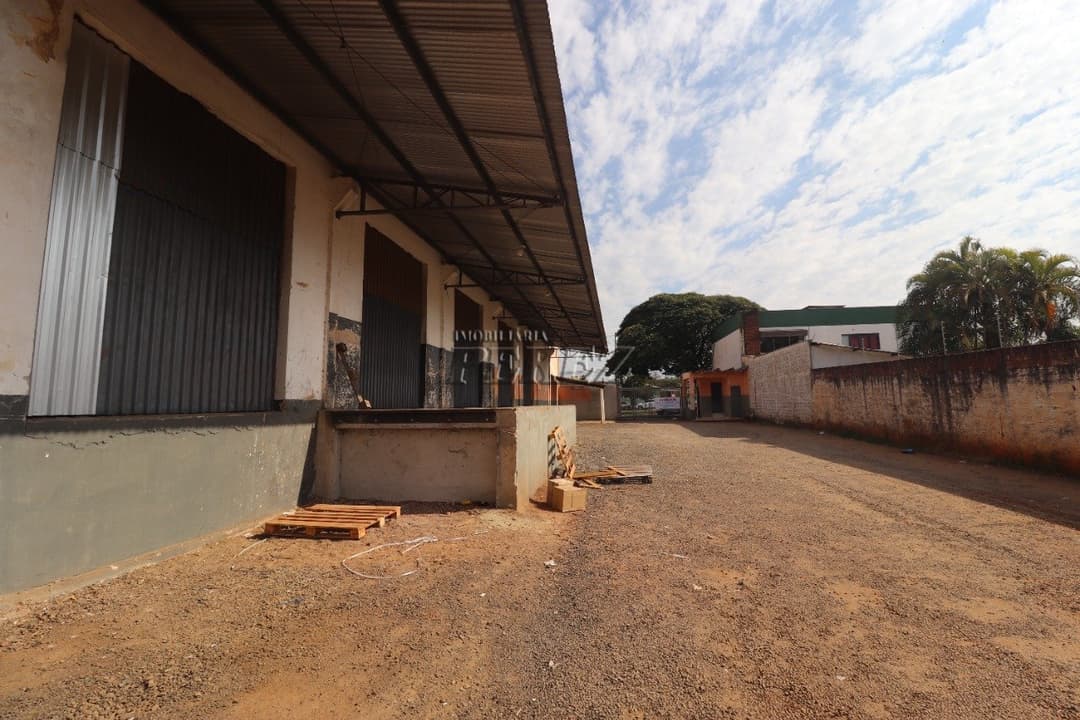 Barracão para alugar na Av Arthur Thomas, região oeste de Londrina. - Foto 28