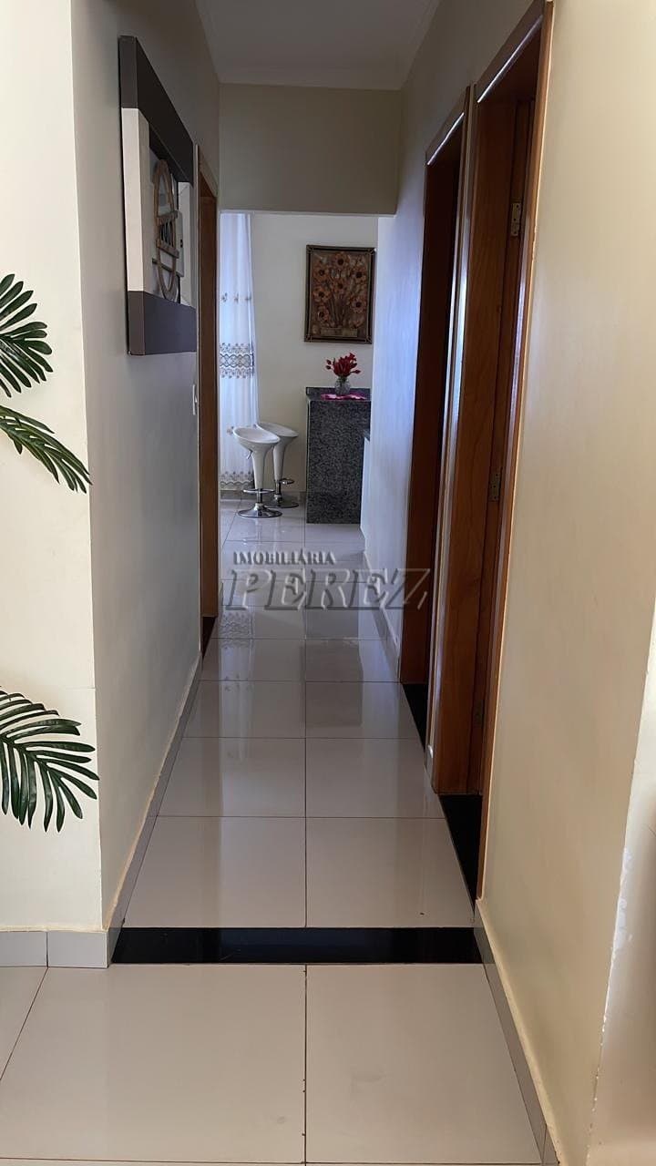 Casa à Venda na Zona Norte de Londrina - Ampla, Funcional e com Espaço Extra! - Foto 6