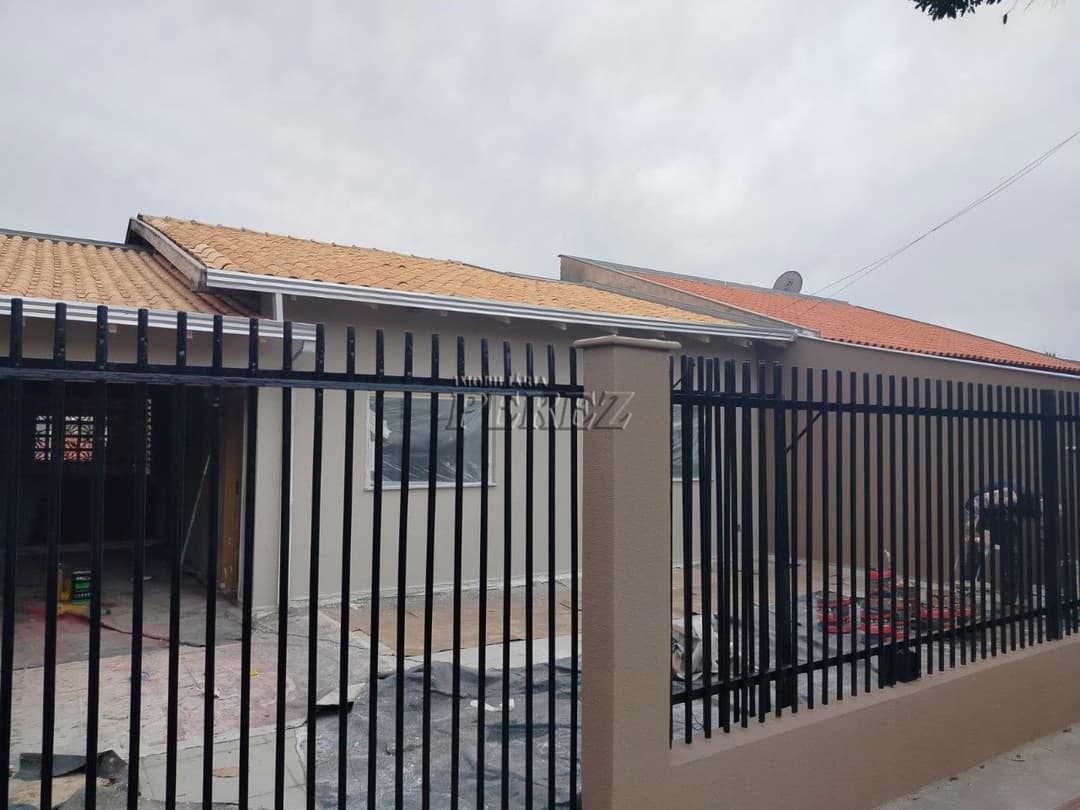 Casa para locação com suíte, jardim de inverno e 2 vagas de garagem! - Foto 0