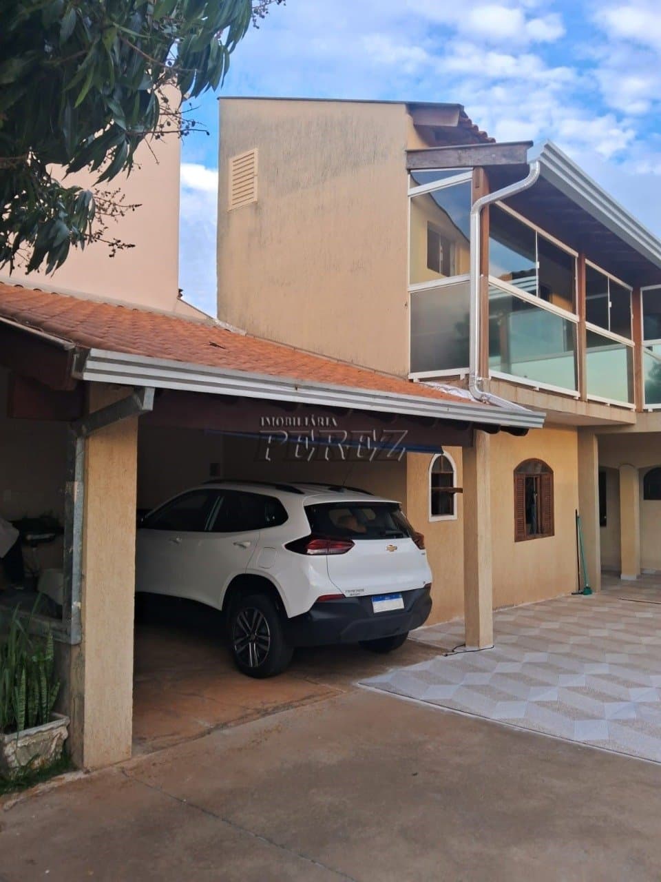 Casa à venda, Ampla Residência na Zona Leste de Londrina - 4 Dormitórios, 3 Suítes e 5 Vagas - Foto 1