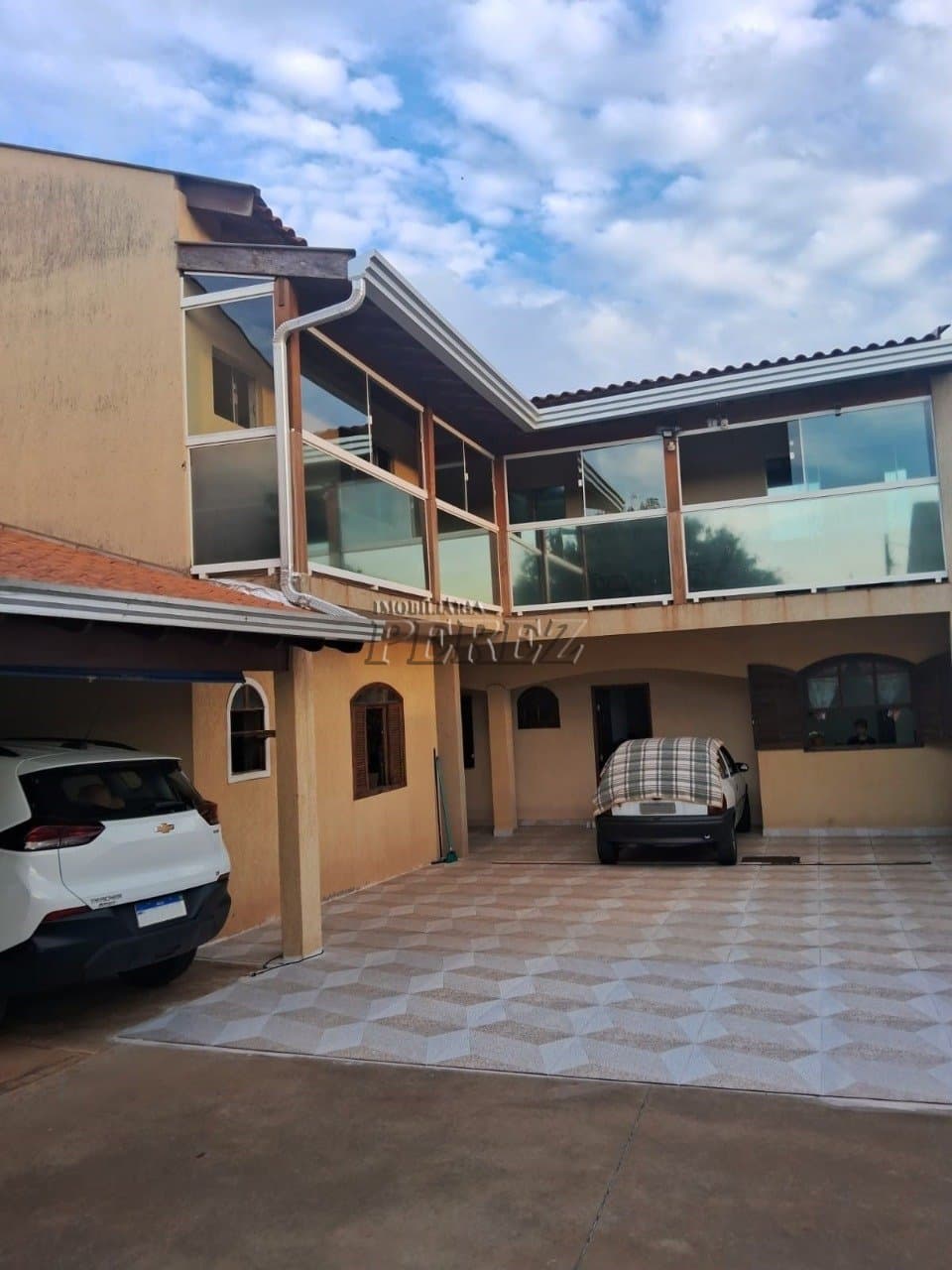Casa à venda, Ampla Residência na Zona Leste de Londrina - 4 Dormitórios, 3 Suítes e 5 Vagas - Foto 0