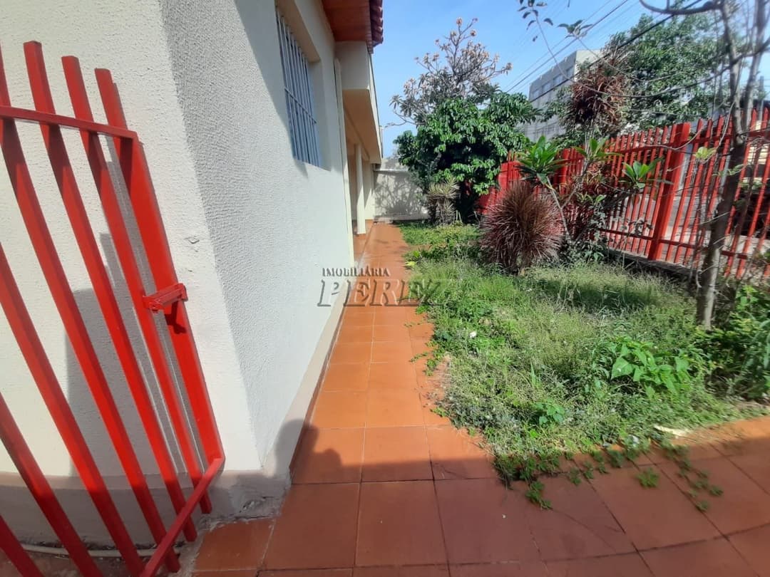 Casa de Três Quartos Para alugar no Centro de Londrina - Foto 2