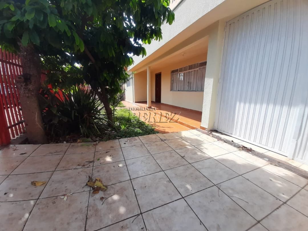 Casa de Três Quartos Para alugar no Centro de Londrina - Foto 3