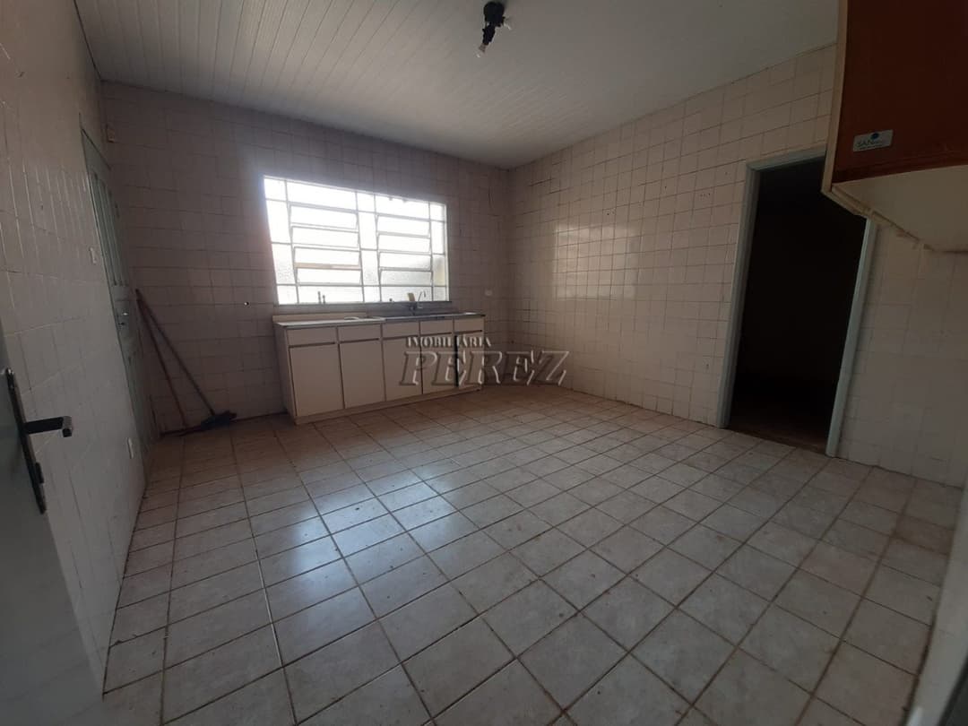 Casa de Três Quartos Para alugar no Centro de Londrina - Foto 20
